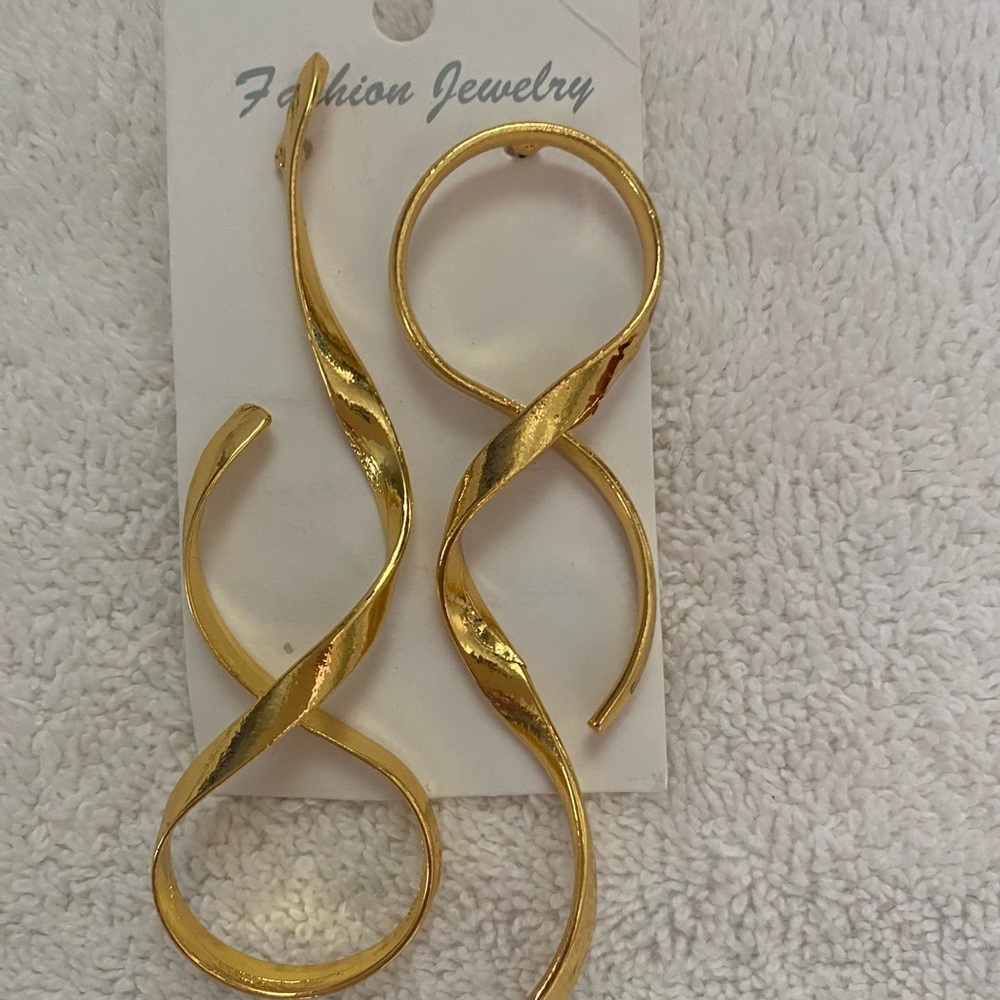 Assorted 8 Pair of Earrings Bold & Chunky Costume Jewelry